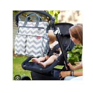 Skip Hop Dash Messenger Diaper Bag in Chevron Gray & Cream